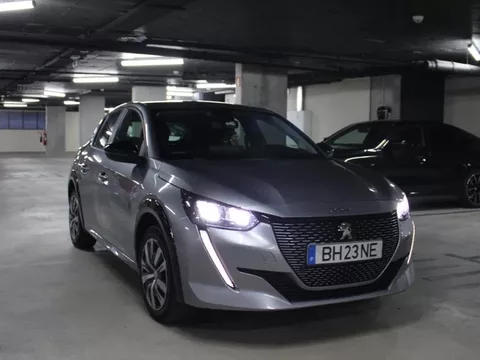 Peugeot e-208