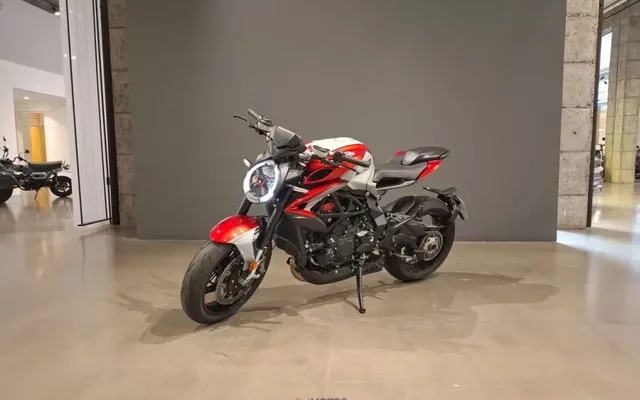 MV Agusta Brutale 800
