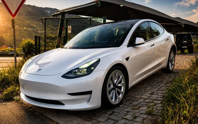 Tesla Model 3 Standard Range Plus RWD