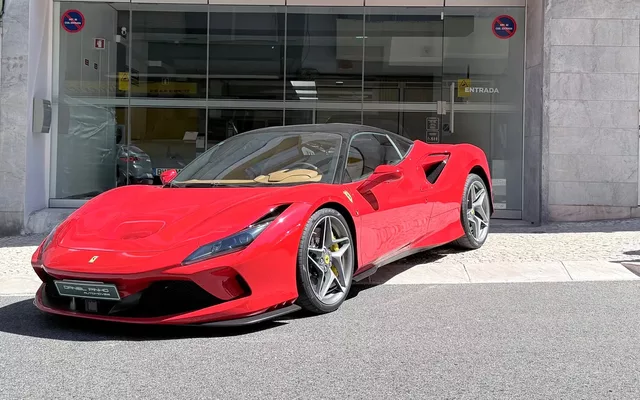 Ferrari F8 Tributo 3.9 Twin-Turbo V8