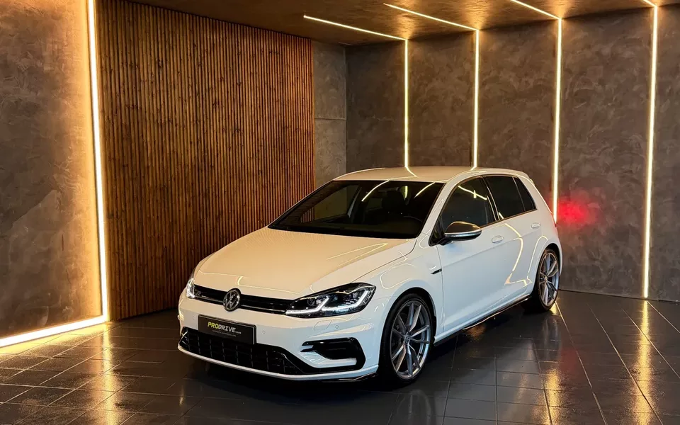 VW Golf R 4Motion (BlueMotion ) DSG