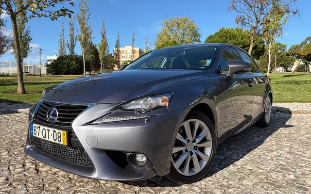 Lexus IS 300H Luxury