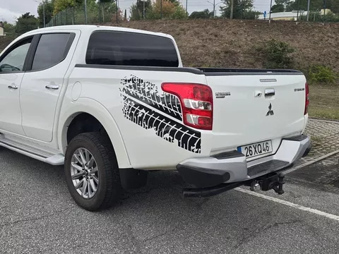 Mitsubishi L200 2.4 DI-D CD Strakar 4WD