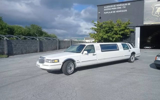 LINCOLN Town Car Town Car Limousine