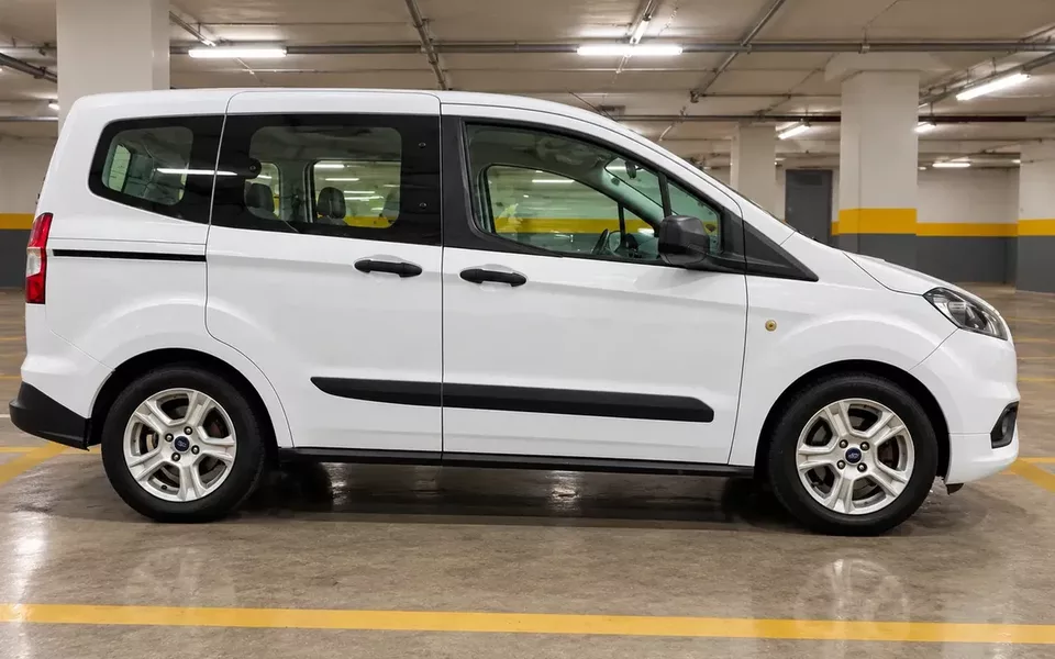 Ford Tourneo Courier 1.0 EcoBoost Ambiente