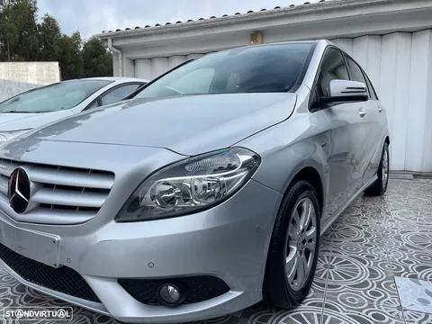 Mercedes-Benz B 180