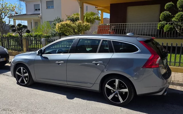 Volvo V60 2.0 D2 R-Design