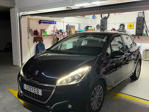 Peugeot 208 PureTech 82 Stop & Start Signature