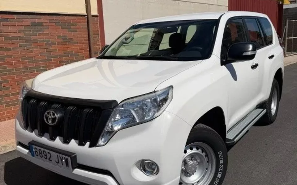 TOYOTA Land Cruiser Land Cruiser D-4D GX