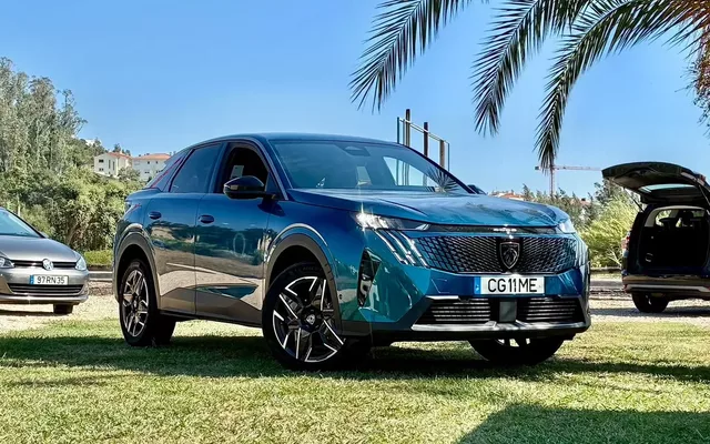 Peugeot 3008 Hybrid 136 e-DSC6 Allure Pack