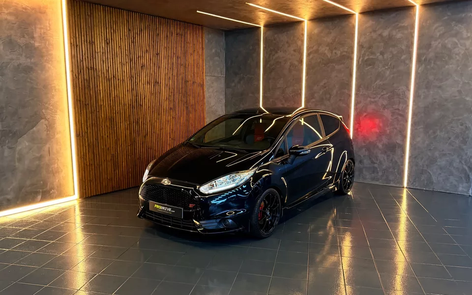 Ford Fiesta 1.6 EcoBoost c/ Pack Pele Desportiva ST