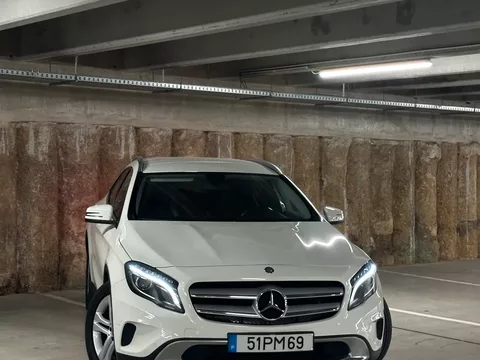 Mercedes-Benz GLA 220