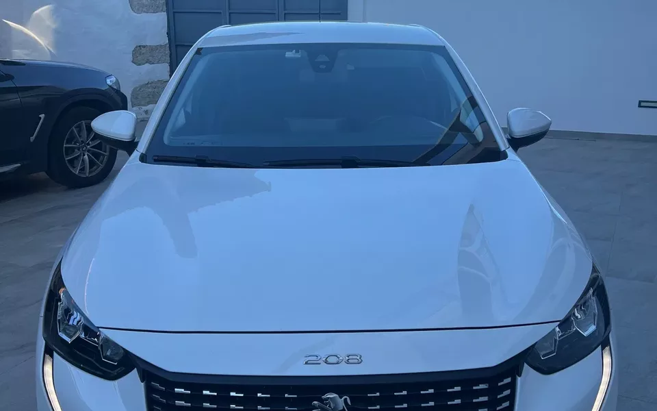 Peugeot 208 PureTech 100 EAT8 Allure