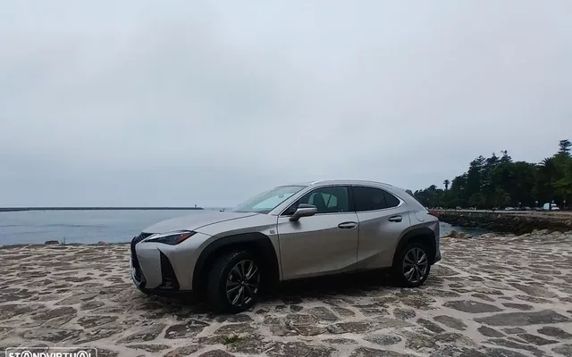 Lexus UX 250h Sport (Ecrã 12.3)