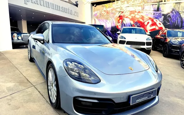 Porsche Panamera 4 E-Hybrid Platinum Edition