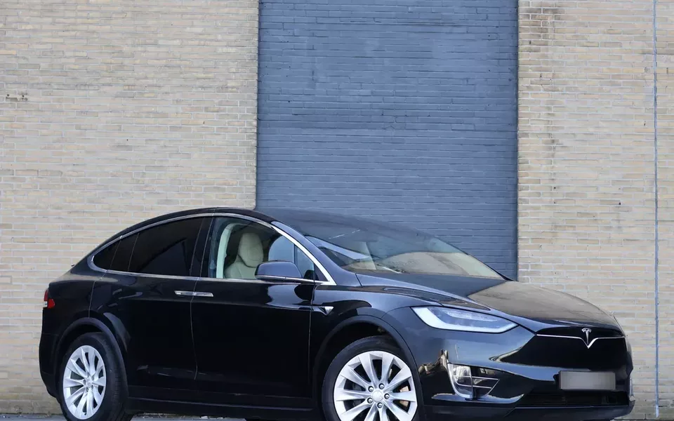 Tesla Model X 90D