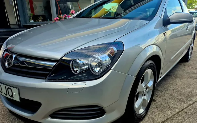 Opel Astra GTC 1.9 CDTI DPF Sport