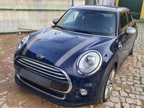 MINI 5 Portas Cooper D Aut. Seven