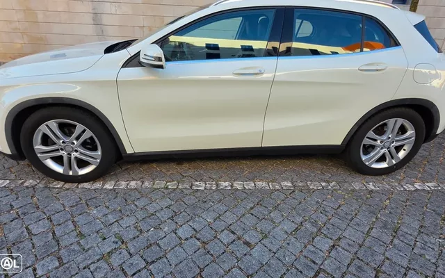 Mercedes-Benz GLA 200