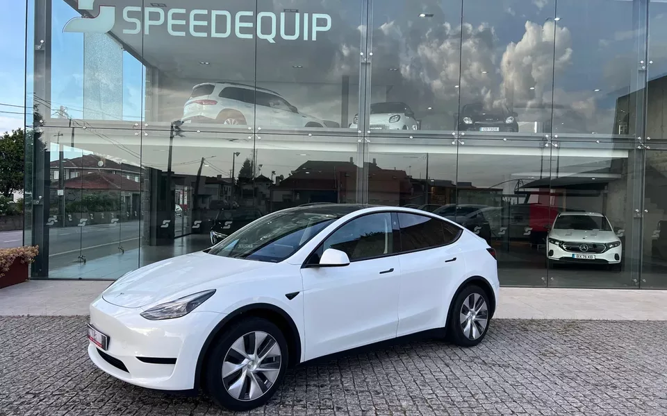 Tesla Model Y Standard RWD