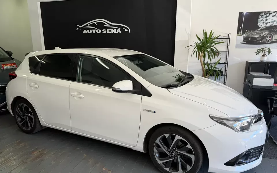 Toyota Auris 1.8 HSD Comfort +P.Sport+Navi