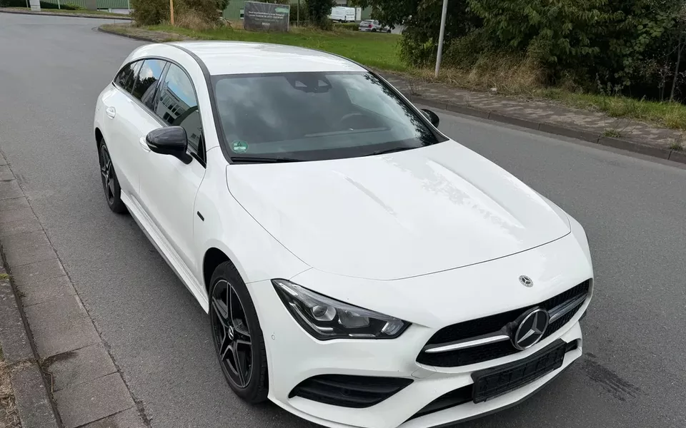 Mercedes-Benz CLA 250 e Shooting Brake AMG Line