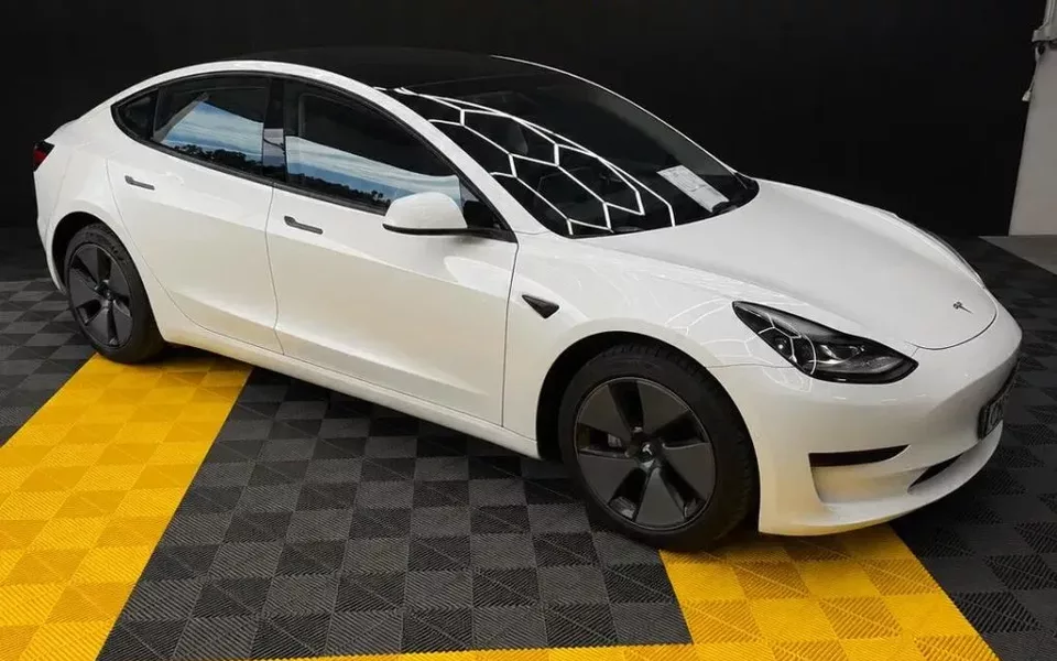 Tesla Model 3 Standard Range Plus RWD