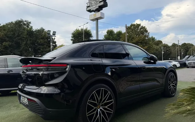 Porsche Macan Electric 4