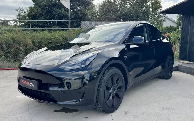 Tesla Model Y Long-Range RWD