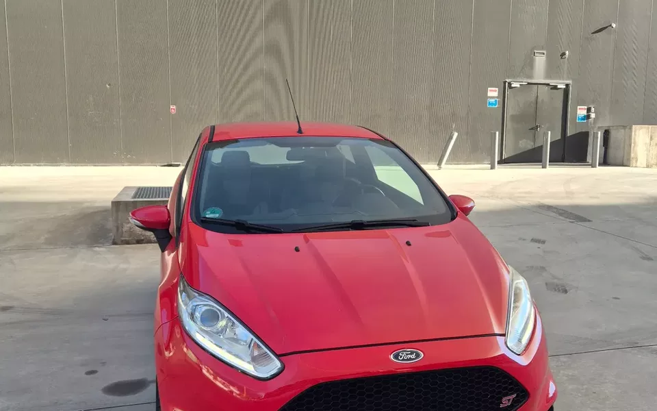 Ford Fiesta 1.6 EcoBoost c/ Pack Pele Desportiva ST