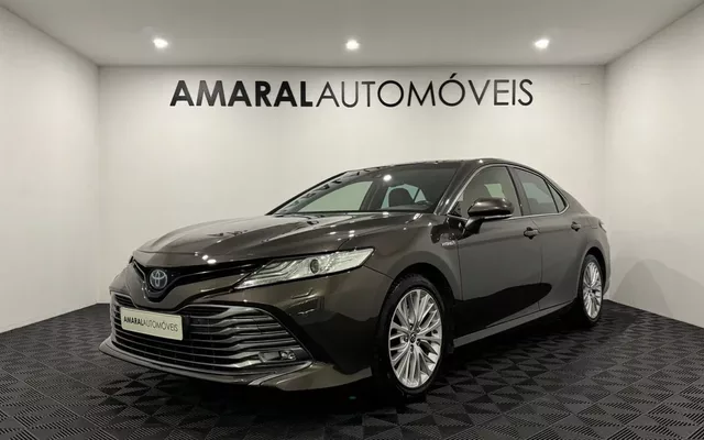 Toyota Camry 2.5 Hybrid Luxury