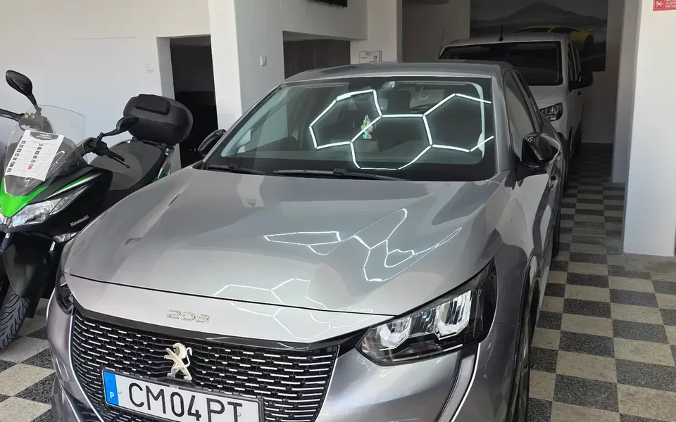 Peugeot e-208
