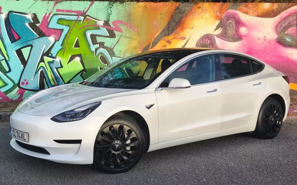 Tesla Model 3 Standard Range Plus RWD