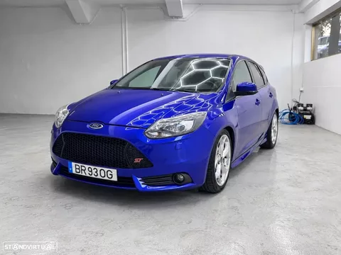Ford Focus 2.0 EcoBoost ST c/ Pack Pele Desportiva