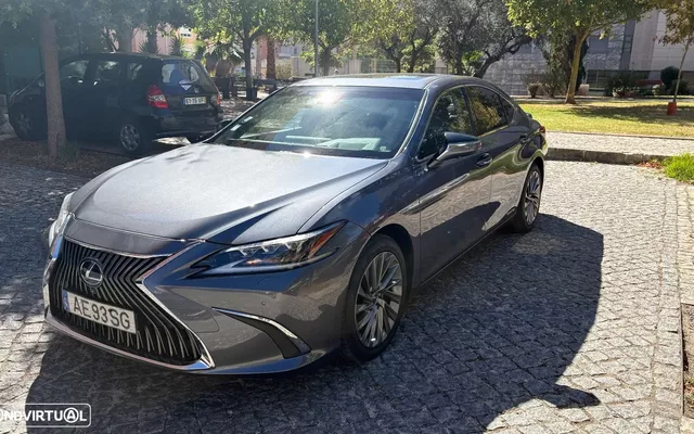 Lexus ES 300h Luxury+