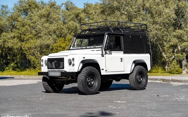Land Rover Defender 90 S