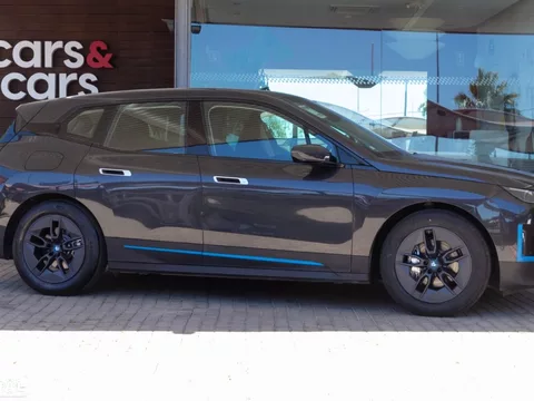 BMW iX xDrive 40