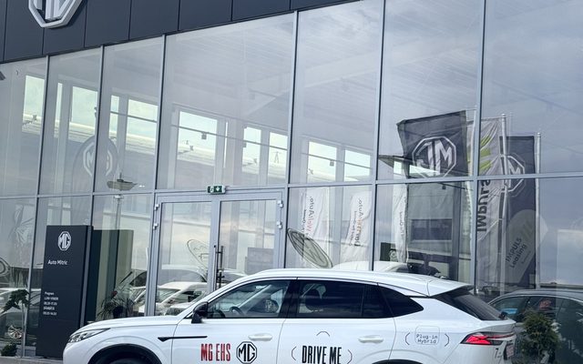 MG HS 2025