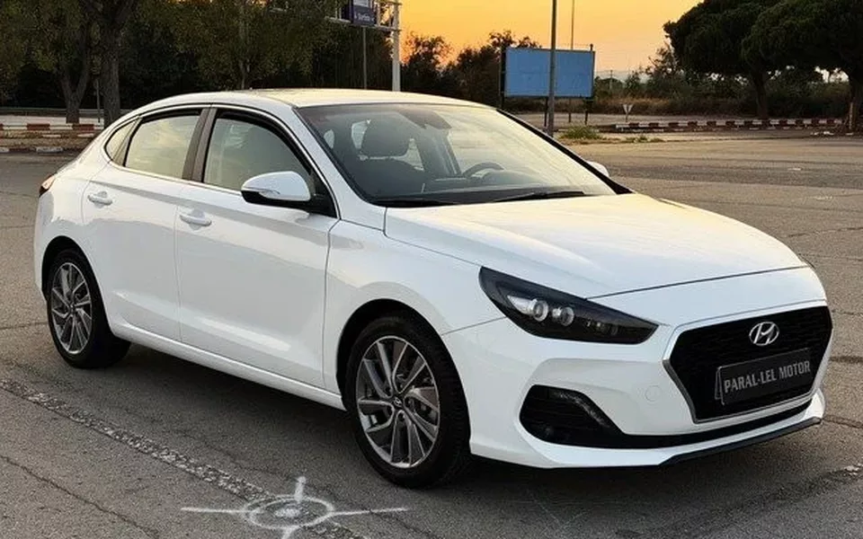 HYUNDAI i30 i30 FB 1.0 TGDI Tecno 120