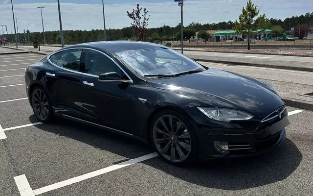 Tesla Model S 85D AWD