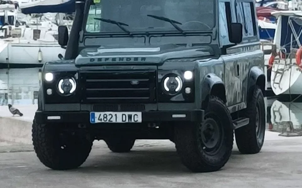 LAND-ROVER Defender Defender 90 2.5Td5 SW E