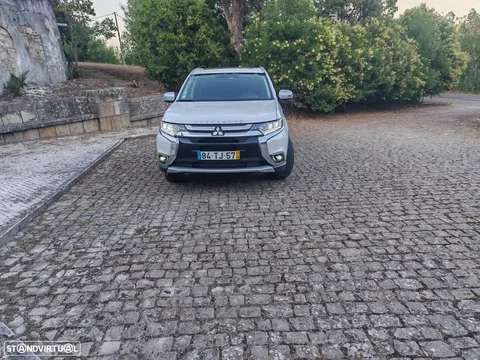 Mitsubishi Outlander 2.2 DI-D Instyle Navi