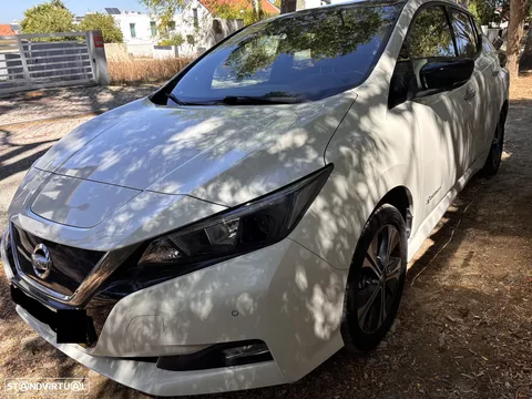 Nissan Leaf N-Connecta Two Tone