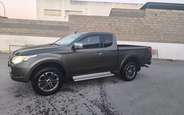 Mitsubishi L200 2.4 DI-D CD Instyle Sportb.Strakar 4WD