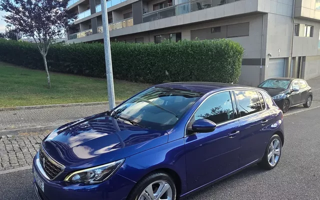 Peugeot 308 1.2 PureTech Allure EAT8