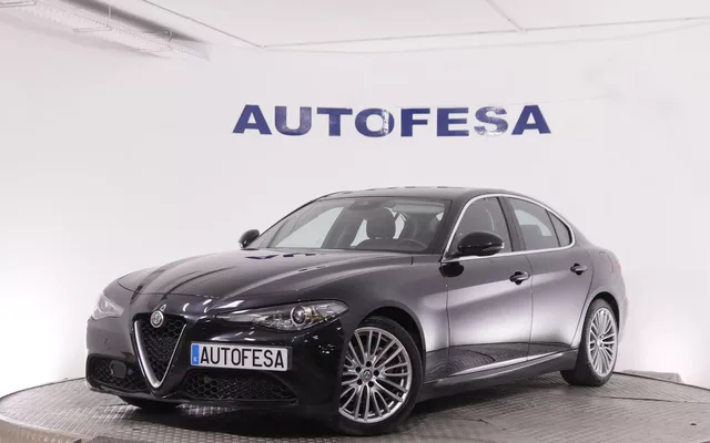Alfa Romeo Giulia 2.2D LUSSO AUTO 180CV 4P # CUERO, NAVY, PARKTRONIC