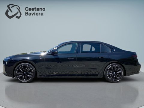 BMW I7