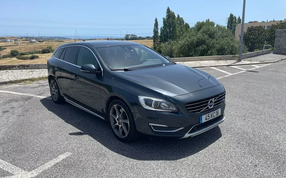 Volvo V60 D6 Plug-In-Hybrid AWD Geartronic Momentum