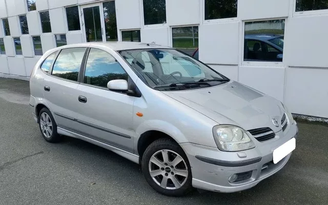 Nissan Almera Tino