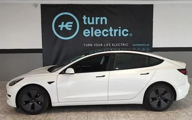 Tesla Model 3 Tração Traseira